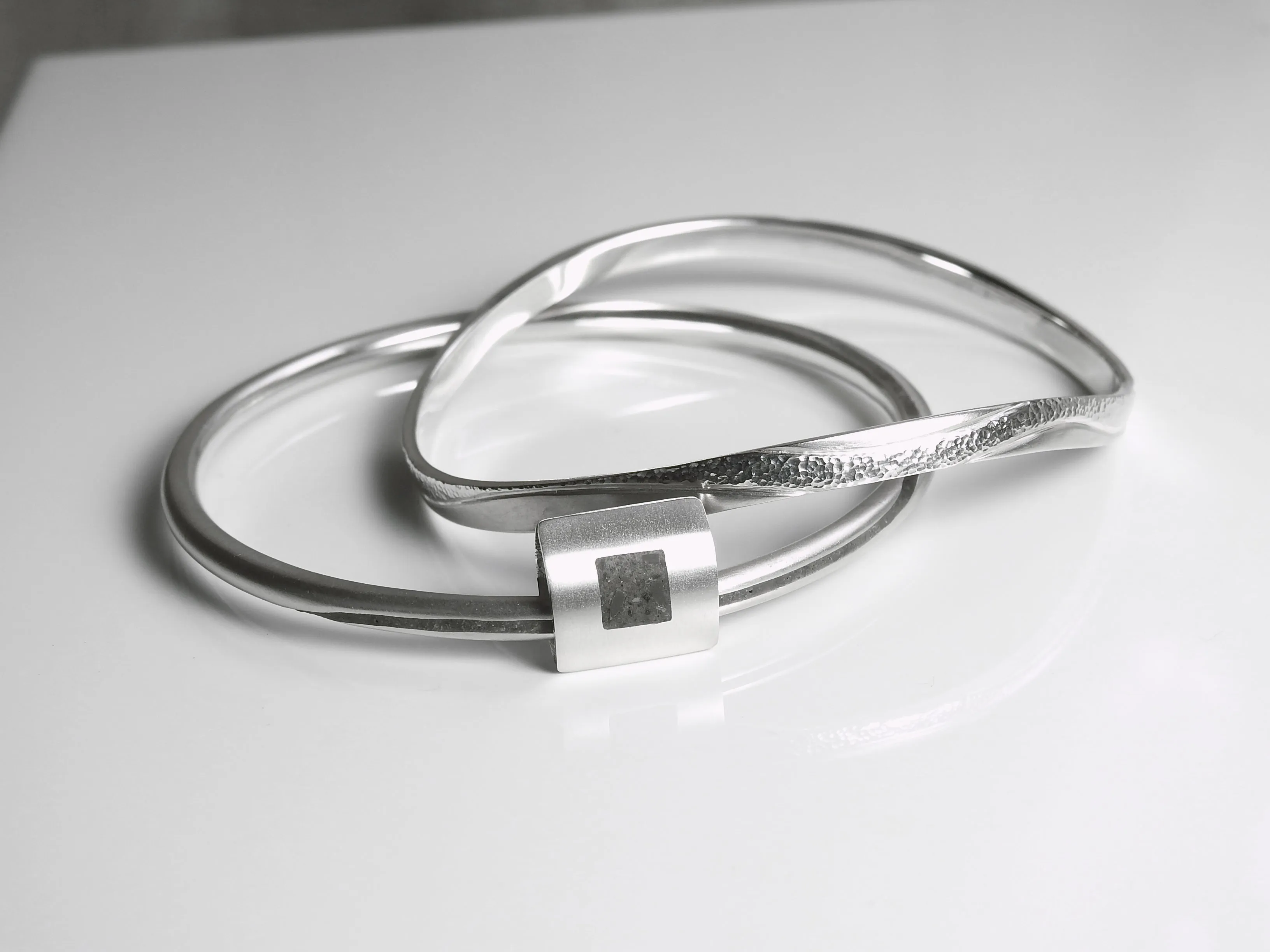 Limestone inlay bangle with floater